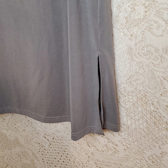 Green Envelope Los Angeles Grey top - Picture 12 of 16